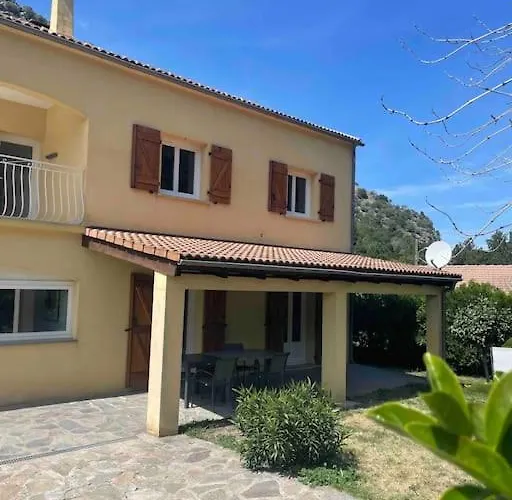 Sublime Aux Pieds Des Rivieres Et Randonnees