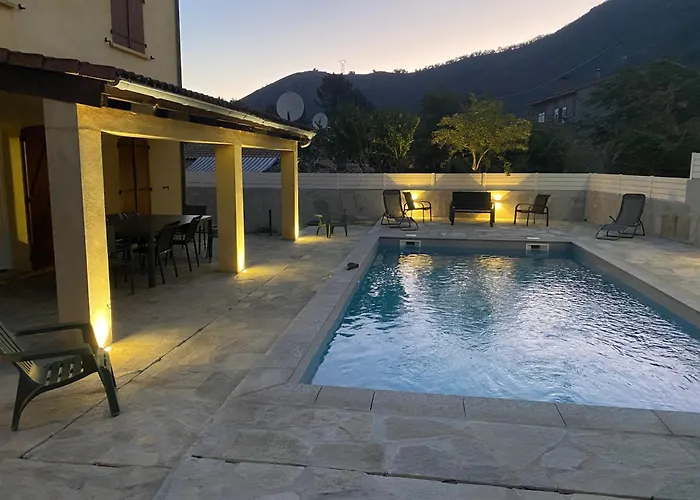 Sublime Aux Pieds Des Rivieres Et Randonnees *